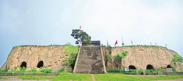 A scenic view of Yuncheng Yu Wang Cheng Ruins