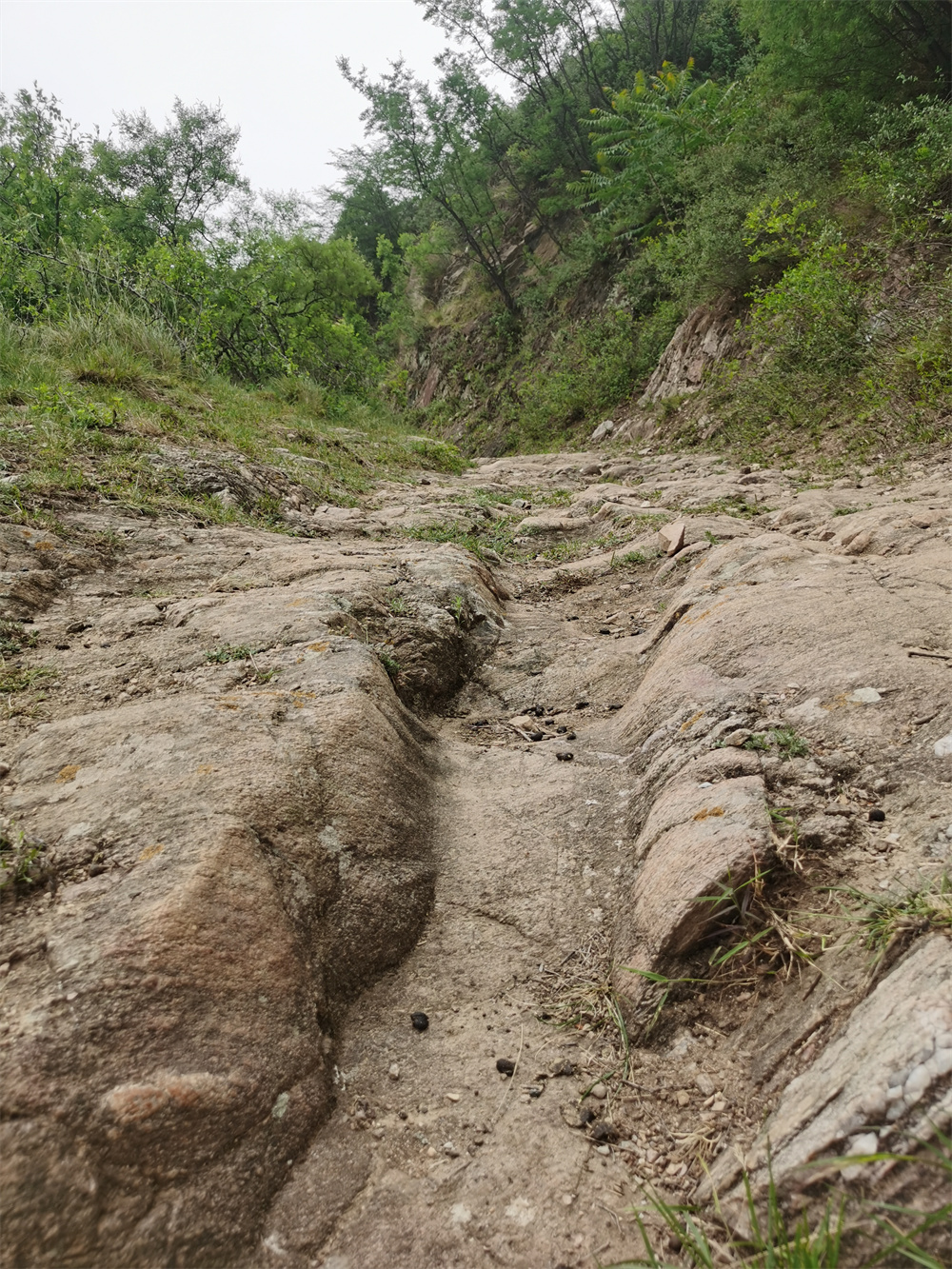 A scenic view of Yuncheng Yuban Ancient Salt Road