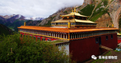 A scenic view of Yushu Gesaer Sanshi Dajiangjun Lingta He Danasi