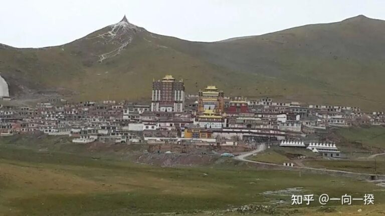 Yushu Gongsasi Jiuzhi Yu Zongkaba Dadian: A Spiritual Journey in Qinghai’s Tibetan Heartland