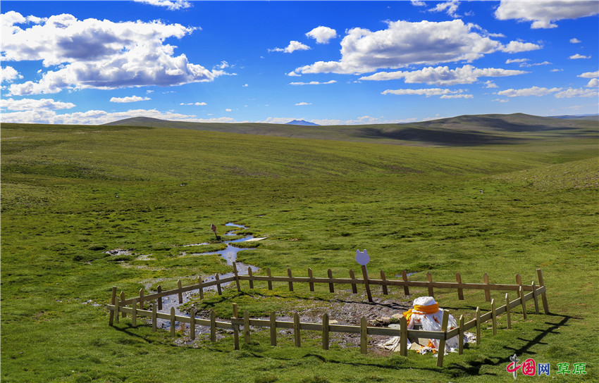 A scenic view of Yushu Gongsasi Jiuzhi Yu Zongkaba Dadian
