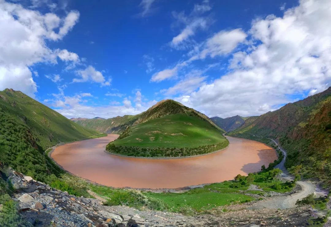 A scenic view of Yushu Gumuqun