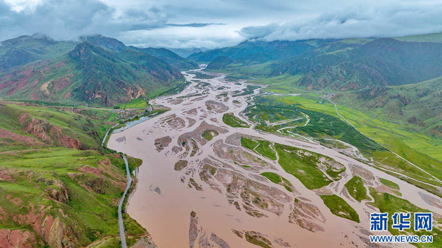 A scenic view of Yushu Gumuqun