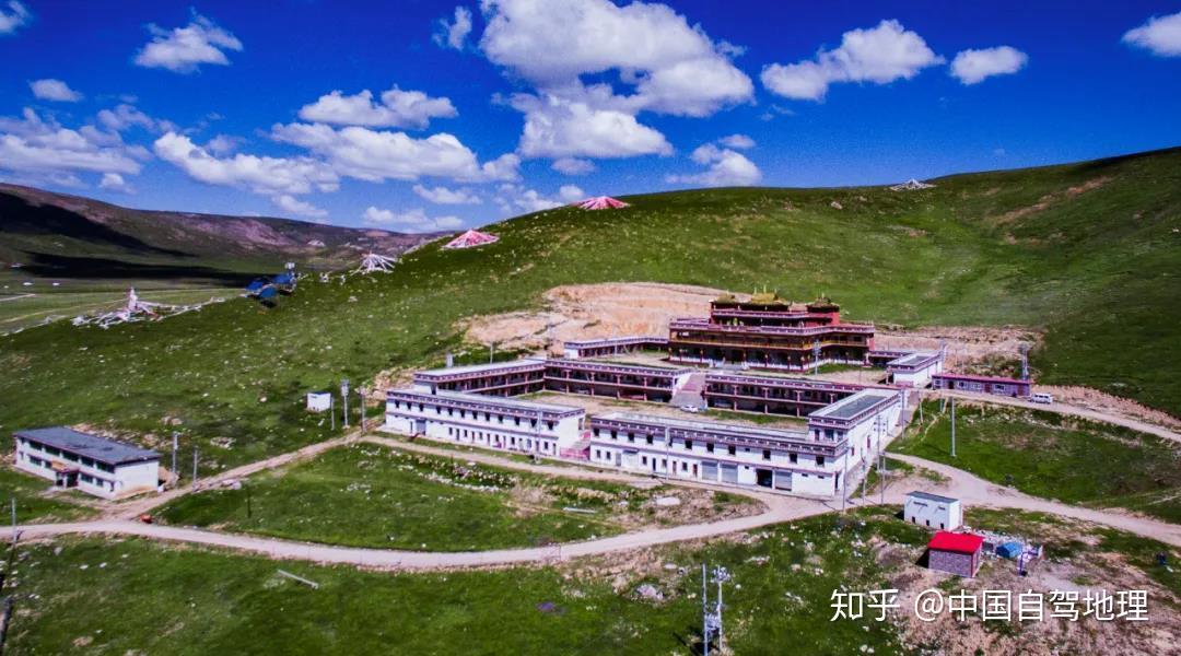 A scenic view of Yushu Zangniang Fota Ji Sangzhousi