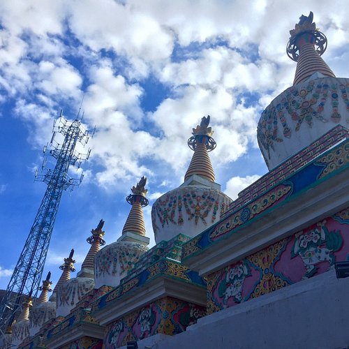 A scenic view of Yushu Zangniang Fota Ji Sangzhousi