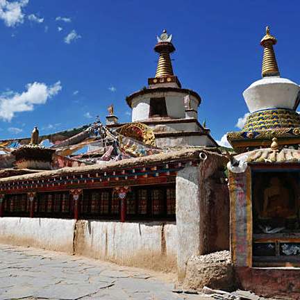 A scenic view of Yushu Zangniang Fota Ji Sangzhousi