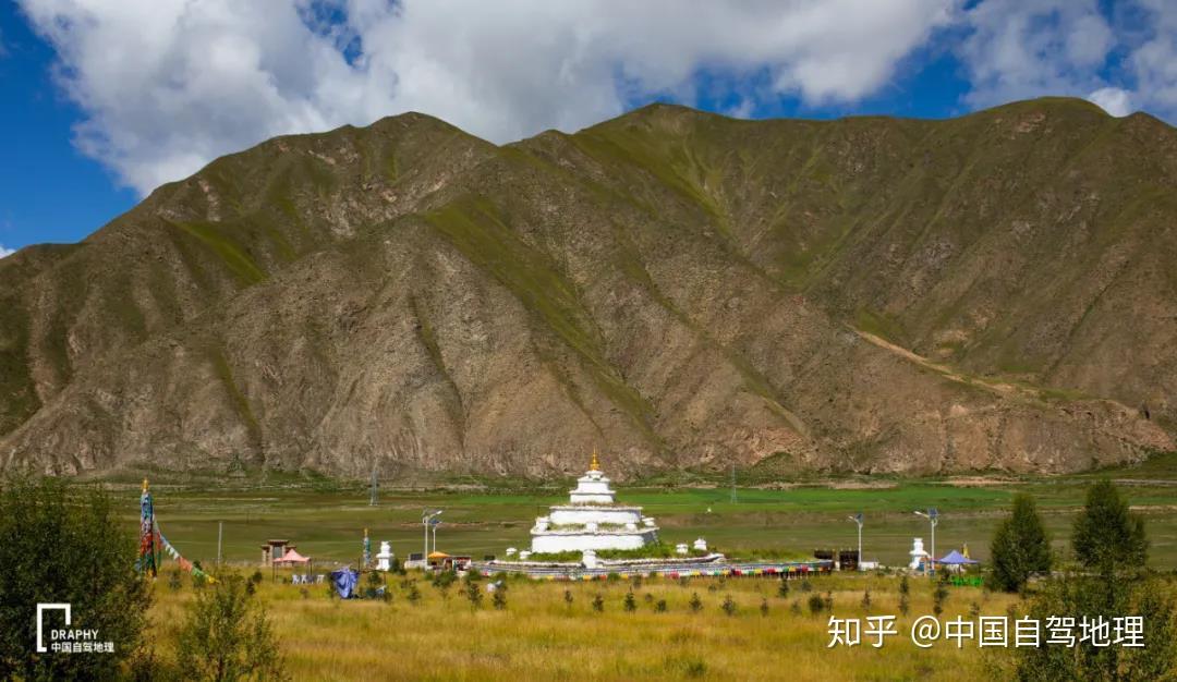 A scenic view of Yushu Zangniang Fota Ji Sangzhousi