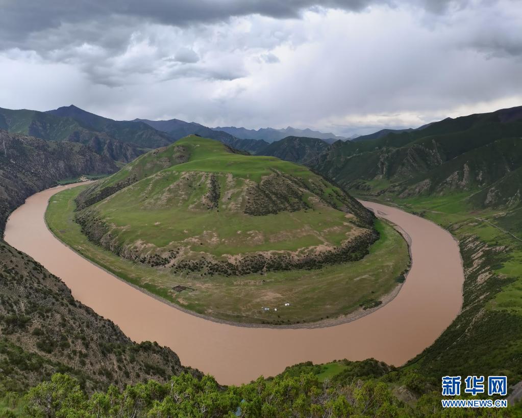 A scenic view of Yushu Zanie Muqun