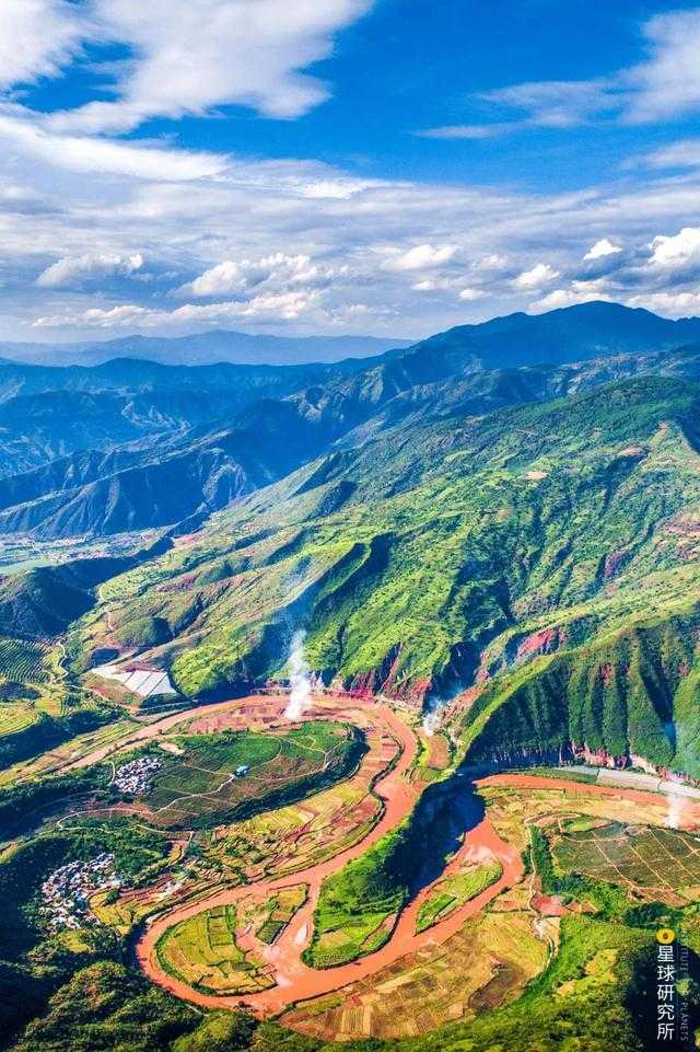 A scenic view of Yuxi Jinlianshan Xueshan Yizhiqun