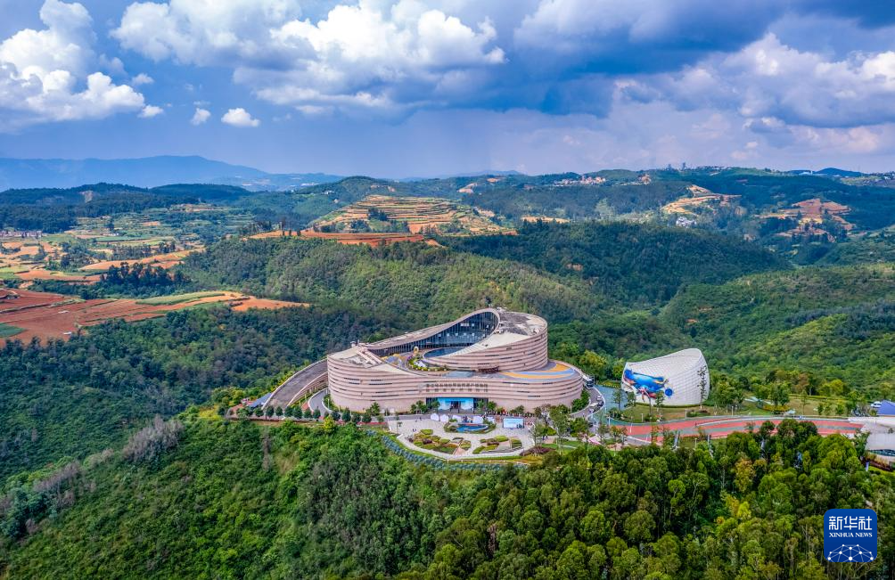 A scenic view of Yuxi Jinlianshan Xueshan Yizhiqun