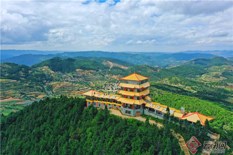 A scenic view of Yuxi Jinlianshan Xueshan Yizhiqun