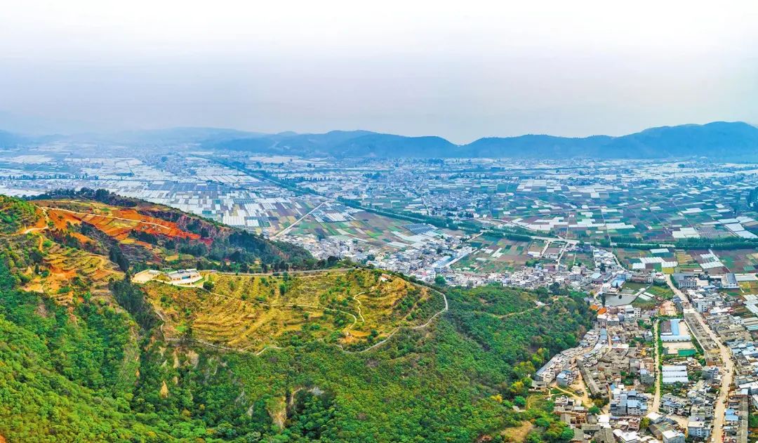 A scenic view of Yuxi Lijiashan Gumuqun