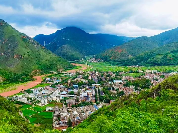 A scenic view of Yuxi Lijiashan Gumuqun