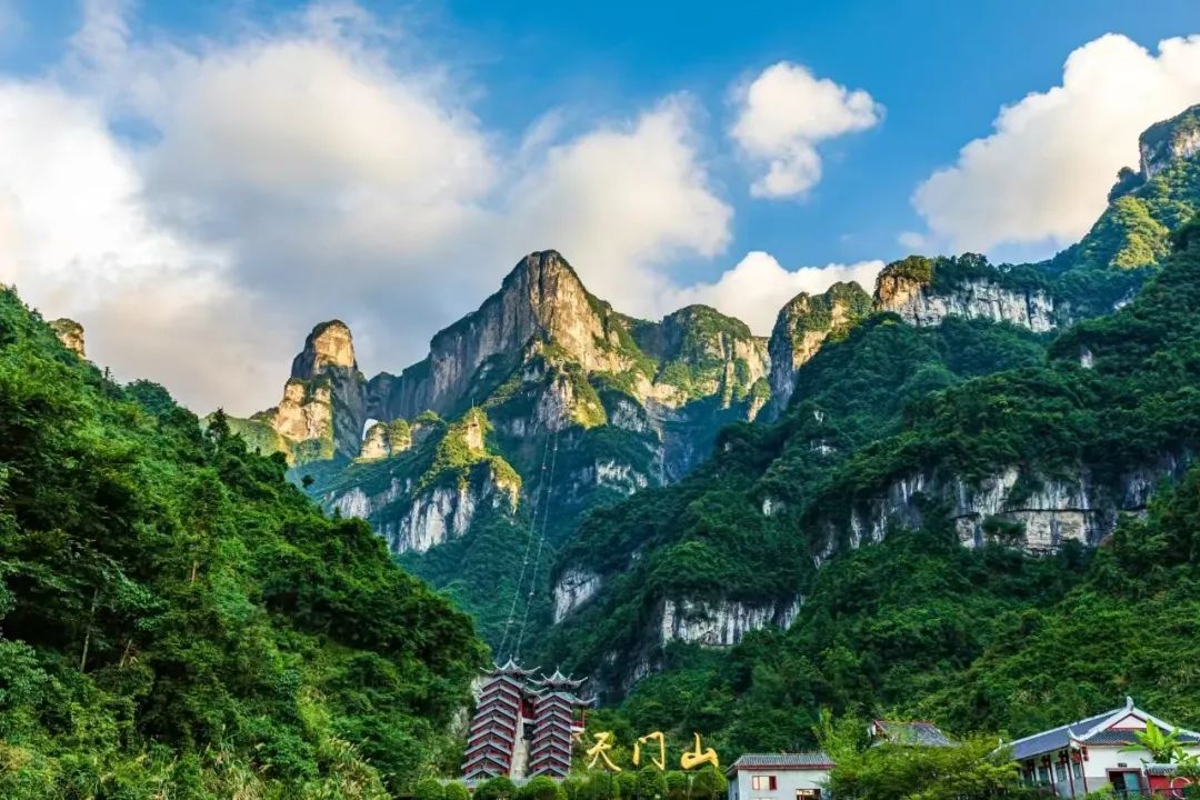 A scenic view of Zhangjiajie Helong Guju
