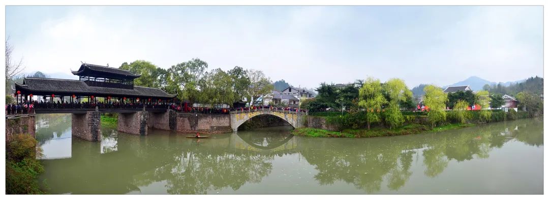 A scenic view of Zhangjiajie Helong Guju