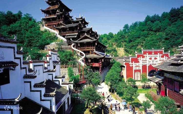 A scenic view of Zhangjiajie Shiyanping Gujianzhuqun