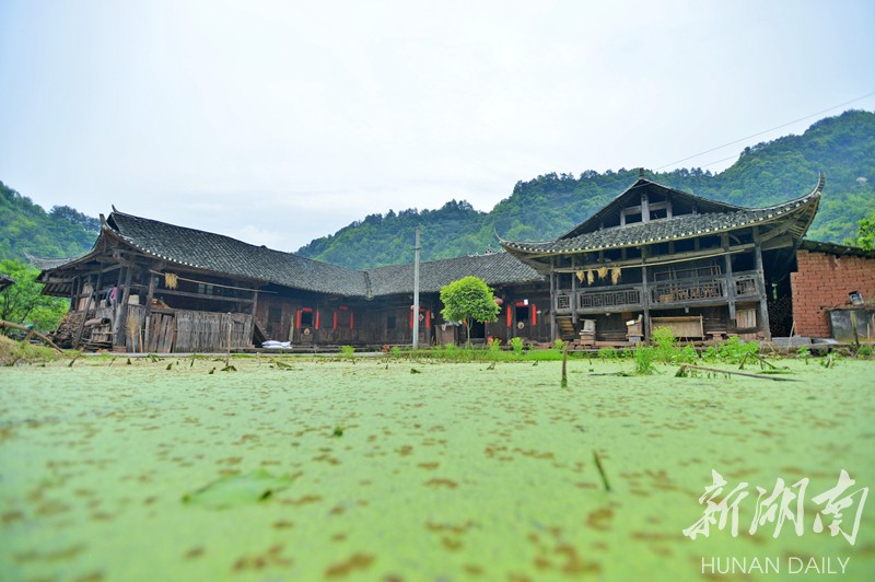 A scenic view of Zhangjiajie Shiyanping Gujianzhuqun