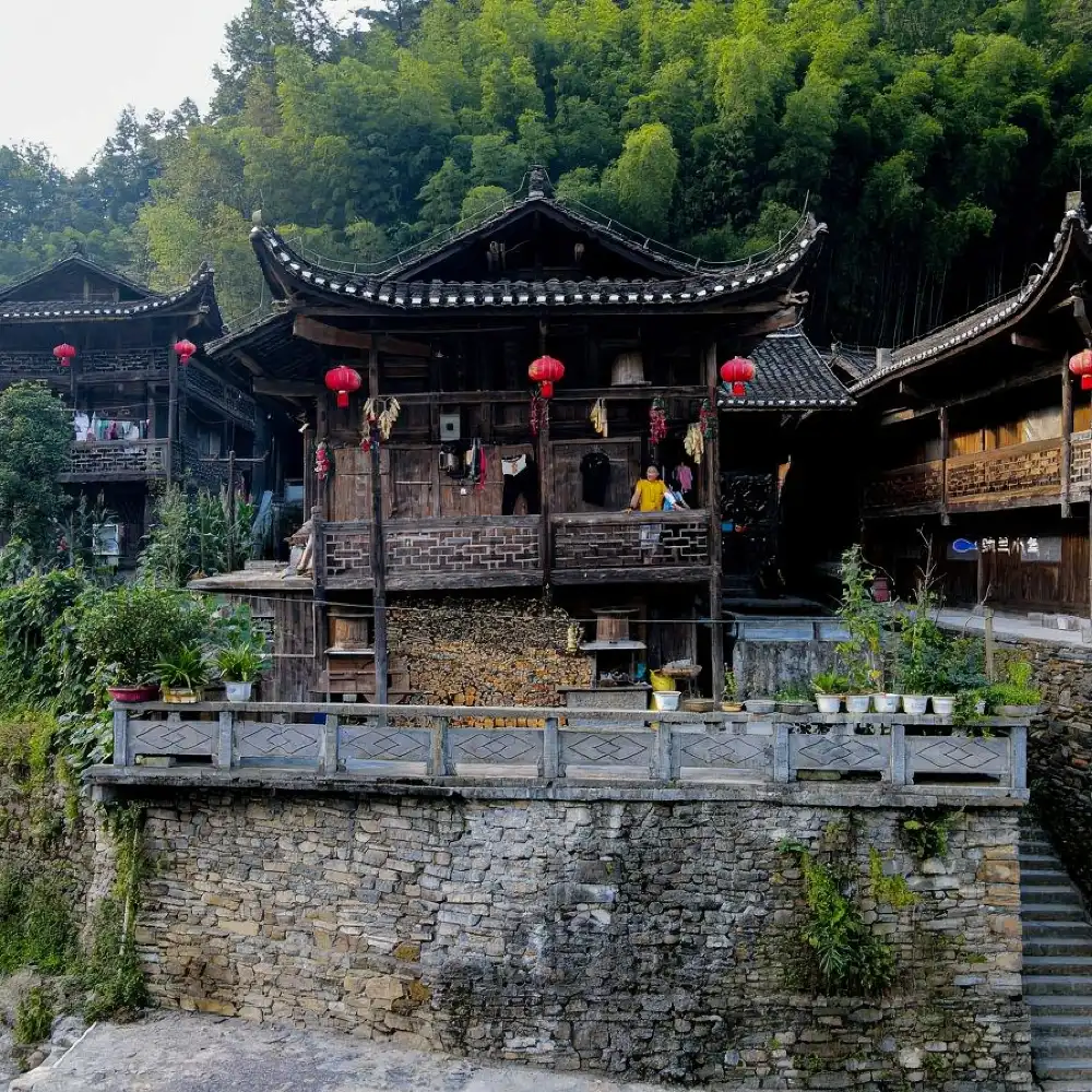 A scenic view of Zhangjiajie Shiyanping Gujianzhuqun