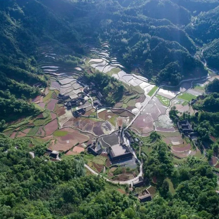 A scenic view of Zhangjiajie Shiyanping Gujianzhuqun