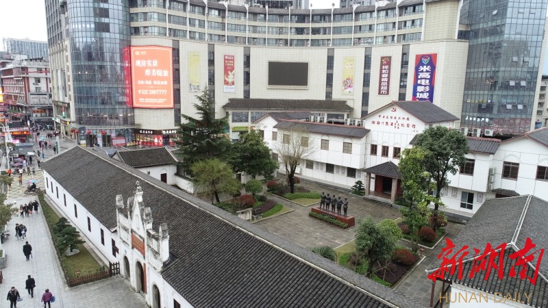 A scenic view of Zhangjiajie Xiange Chuanqian Geming Genjudi Jiuzhi