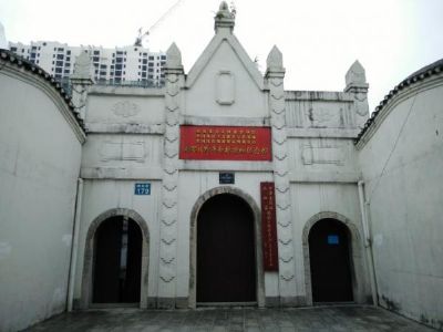 A scenic view of Zhangjiajie Xiange Chuanqian Geming Genjudi Jiuzhi