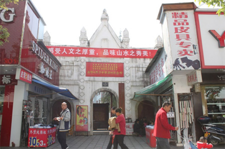 A scenic view of Zhangjiajie Xiange Chuanqian Geming Genjudi Jiuzhi