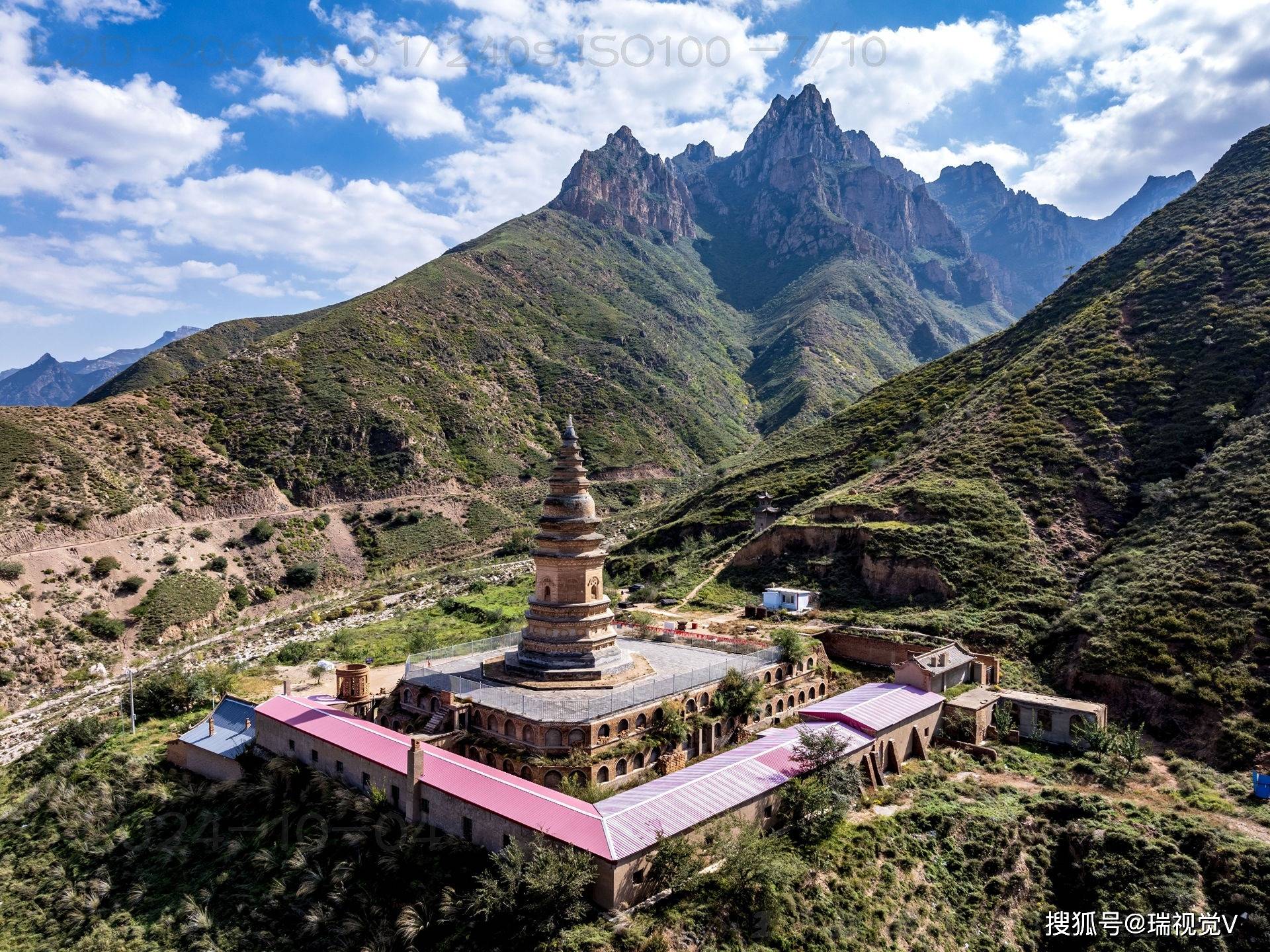 A scenic view of Zhangjiakou Gucheng Temple Chongguang Pagoda