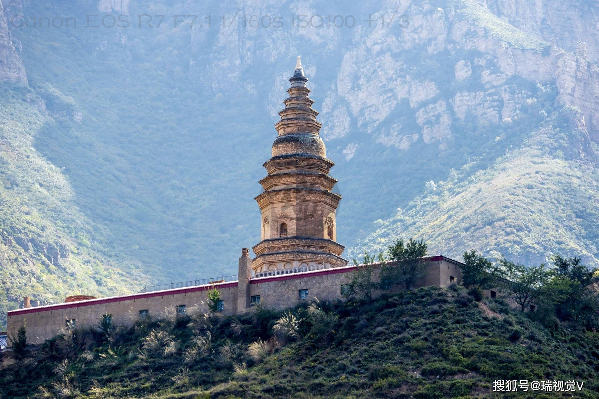 A scenic view of Zhangjiakou Gucheng Temple Chongguang Pagoda