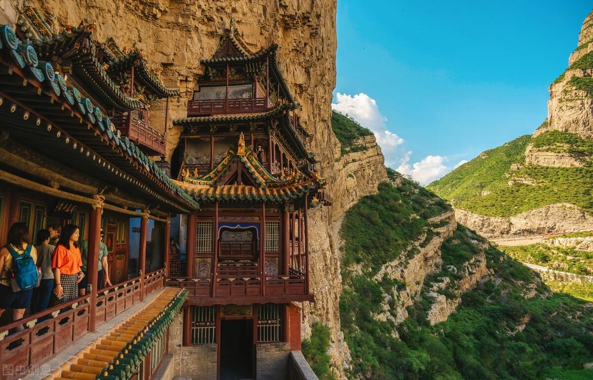 A scenic view of Zhangjiakou Jinhe Temple Xuanhuan Pagoda Group