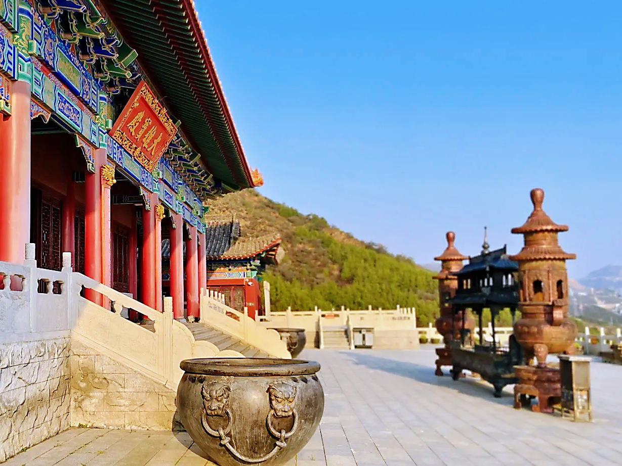 A scenic view of Zhangjiakou Nuanquan Huayan Temple