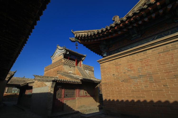 A scenic view of Zhangjiakou Weixian Chongtai Temple