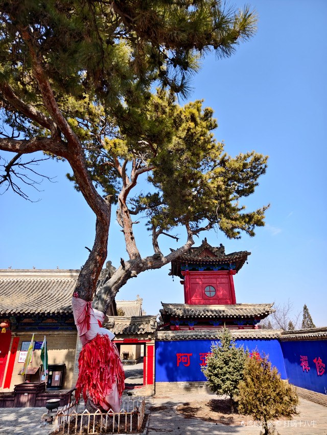 A scenic view of Zhangjiakou Weixian Chongtai Temple