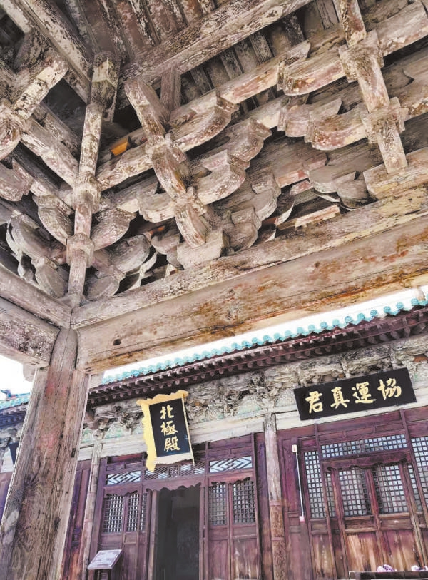 A scenic view of Zhangjiakou Weixian Chongtai Temple