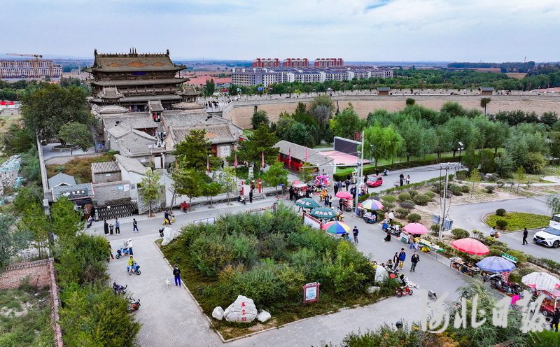 A scenic view of Zhangjiakou Weizhou Yuhuang Pavilion