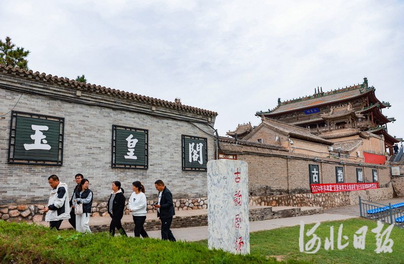 A scenic view of Zhangjiakou Ximalin Yuhuang Pavilion