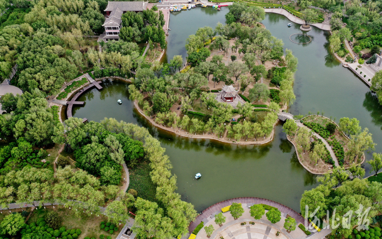 A scenic view of Zhangjiakou Xuanhua Ancient City Wall