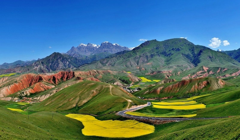 A scenic view of Zhangye Donghuishan Yizhi