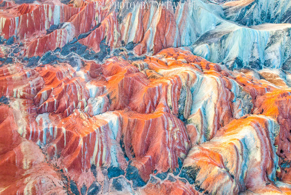 A scenic view of Zhangye Donghuishan Yizhi