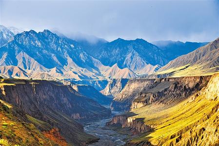 A scenic view of Zhangye Donghuishan Yizhi