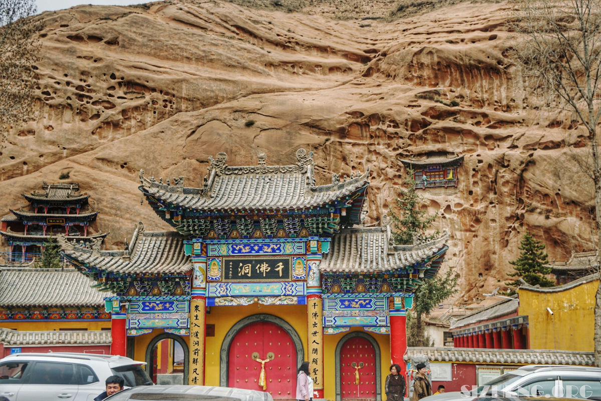 A scenic view of Zhangye Wenshushan Shiku