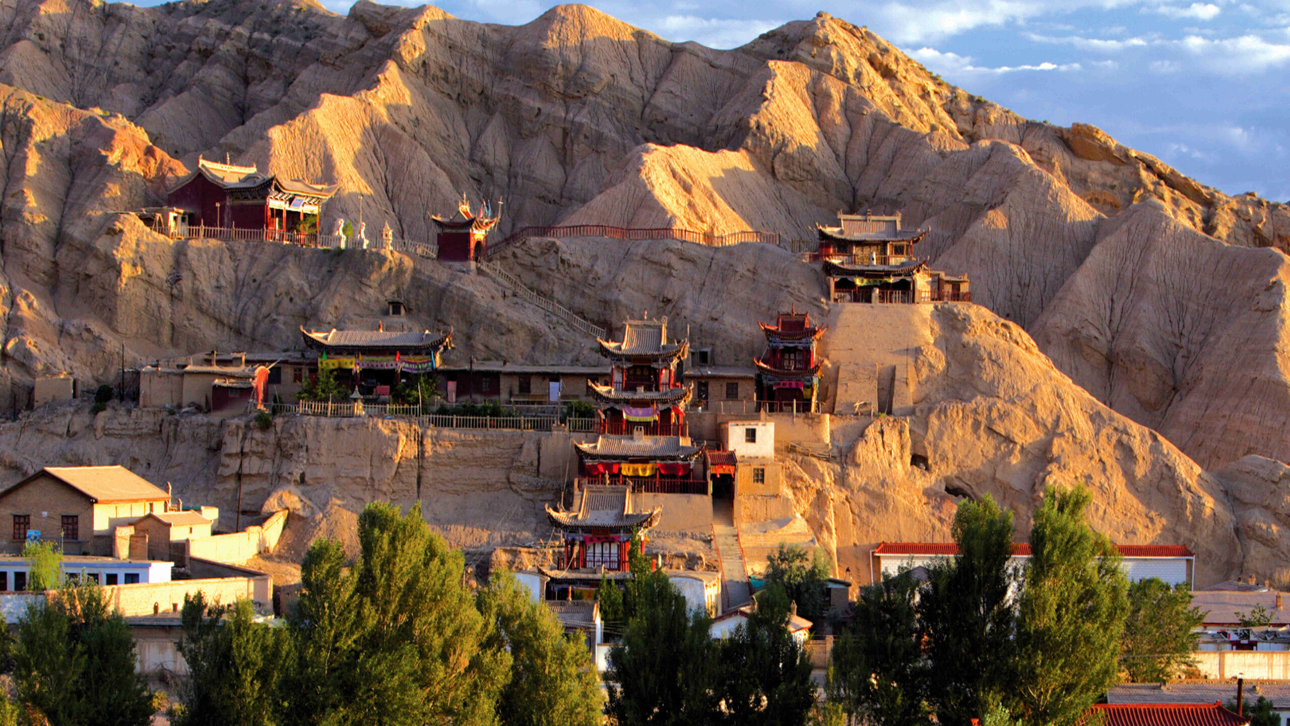 A scenic view of Zhangye Wenshushan Shiku