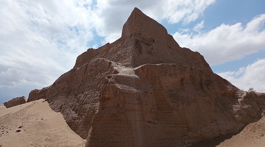 A scenic view of Zhangye Xusanwan Cheng Ji Muqun