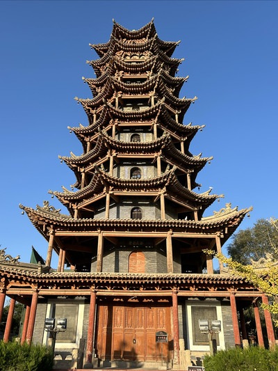 A scenic view of Zhangye Yuantongsi Ta