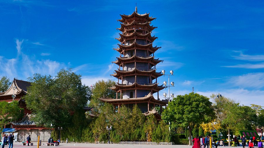 A scenic view of Zhangye Yuantongsi Ta