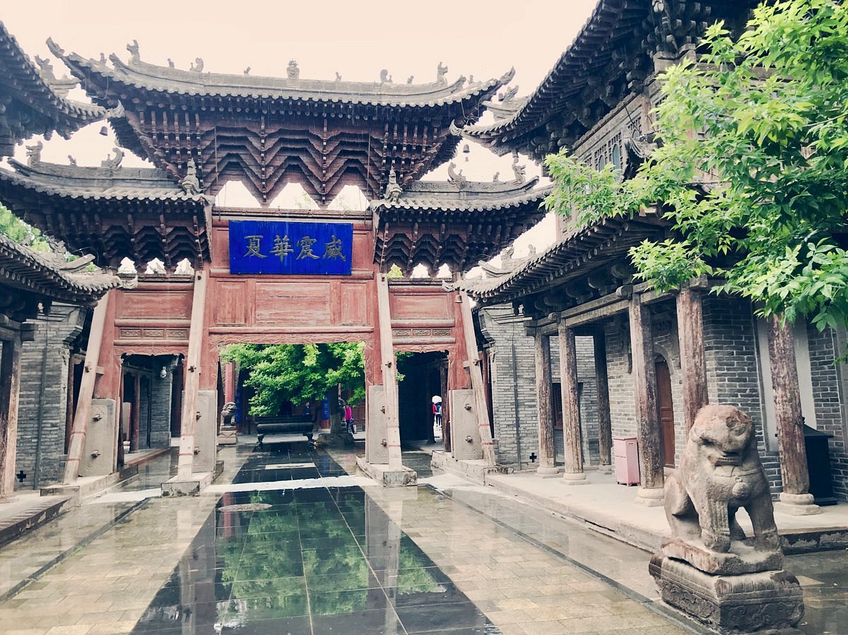A scenic view of Zhangye Yuantongsi Ta