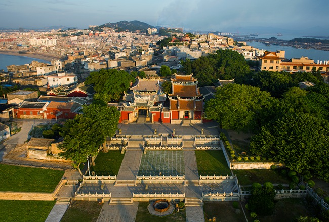 A scenic view of Zhangzhou Dongshan Guandimiao