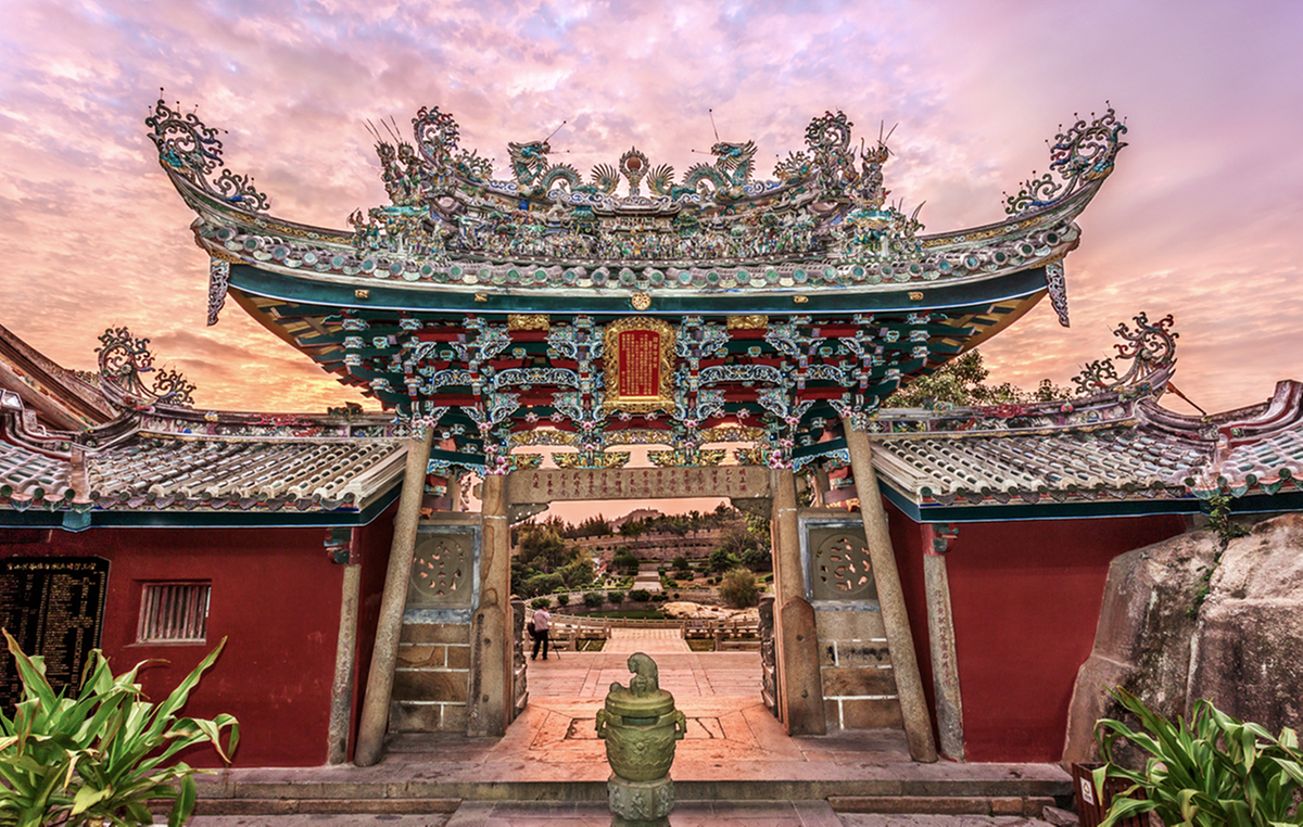 A scenic view of Zhangzhou Dongshan Guandimiao