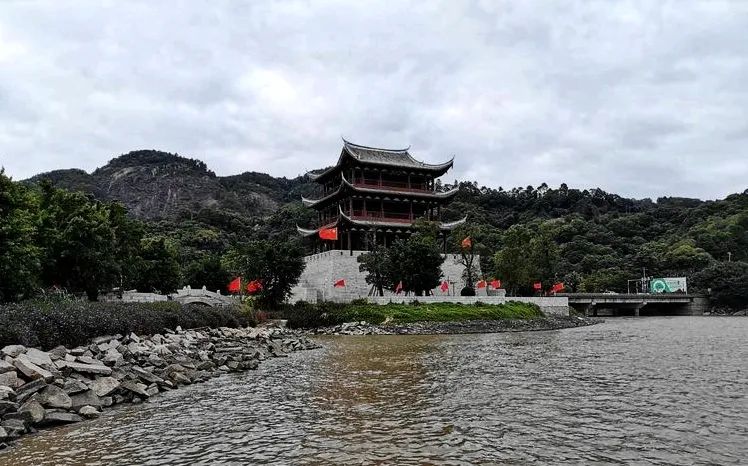 A scenic view of Zhangzhou Dongshan Shushou Taiwan Jiangshi Muqun