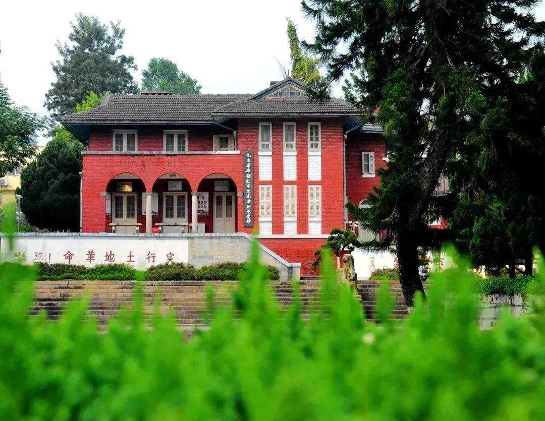 A scenic view of Zhangzhou Gongnong Hongjun Donglujun Lingdao Jiguan Jiuzhi