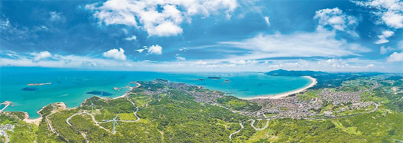 A scenic view of Zhangzhou Lianhuachishan Yizhi